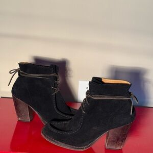 Elegant Black Lace-Up Heeled Boots